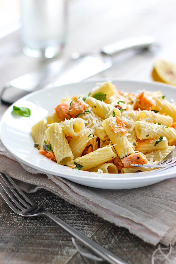 light-lemon-garlic-pasta-salmon